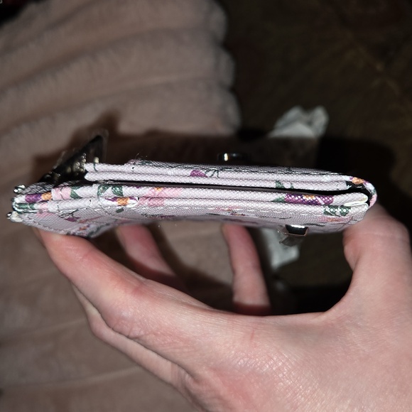 Steve Madden Pink Floral Card Holder EUC - Picture 6 of 12